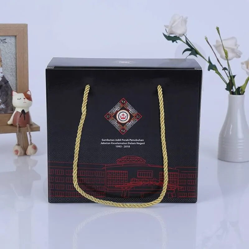 Custom Gift Packaging Box With Nylon Handle side view three