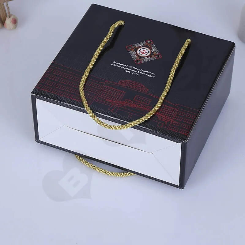 Custom Gift Packaging Box With Nylon Handle side view two