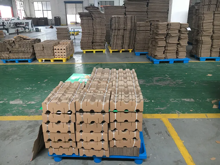 Kartoneinlage auf Paletten