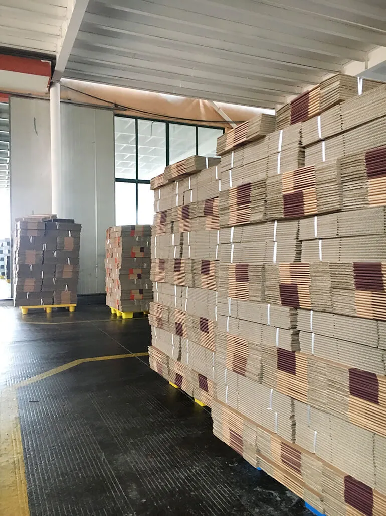 Kartonverpackung im Bündel verpackt