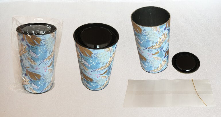 Buisverpakking met deksel en plastic zak