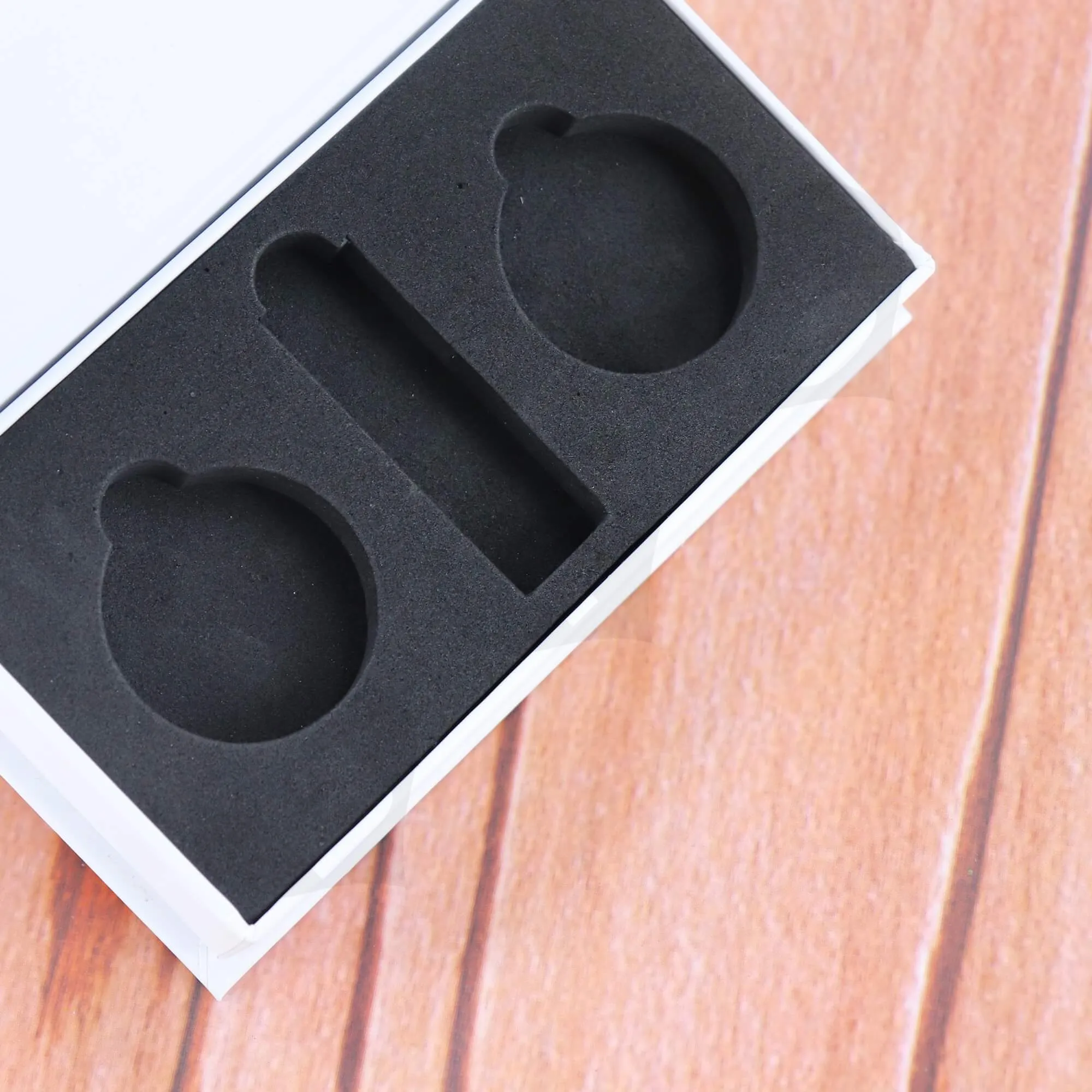 Cardboard Magnetic Closure Box Flocked EVA Foam For Packing Bathroom Supplies Side View Four